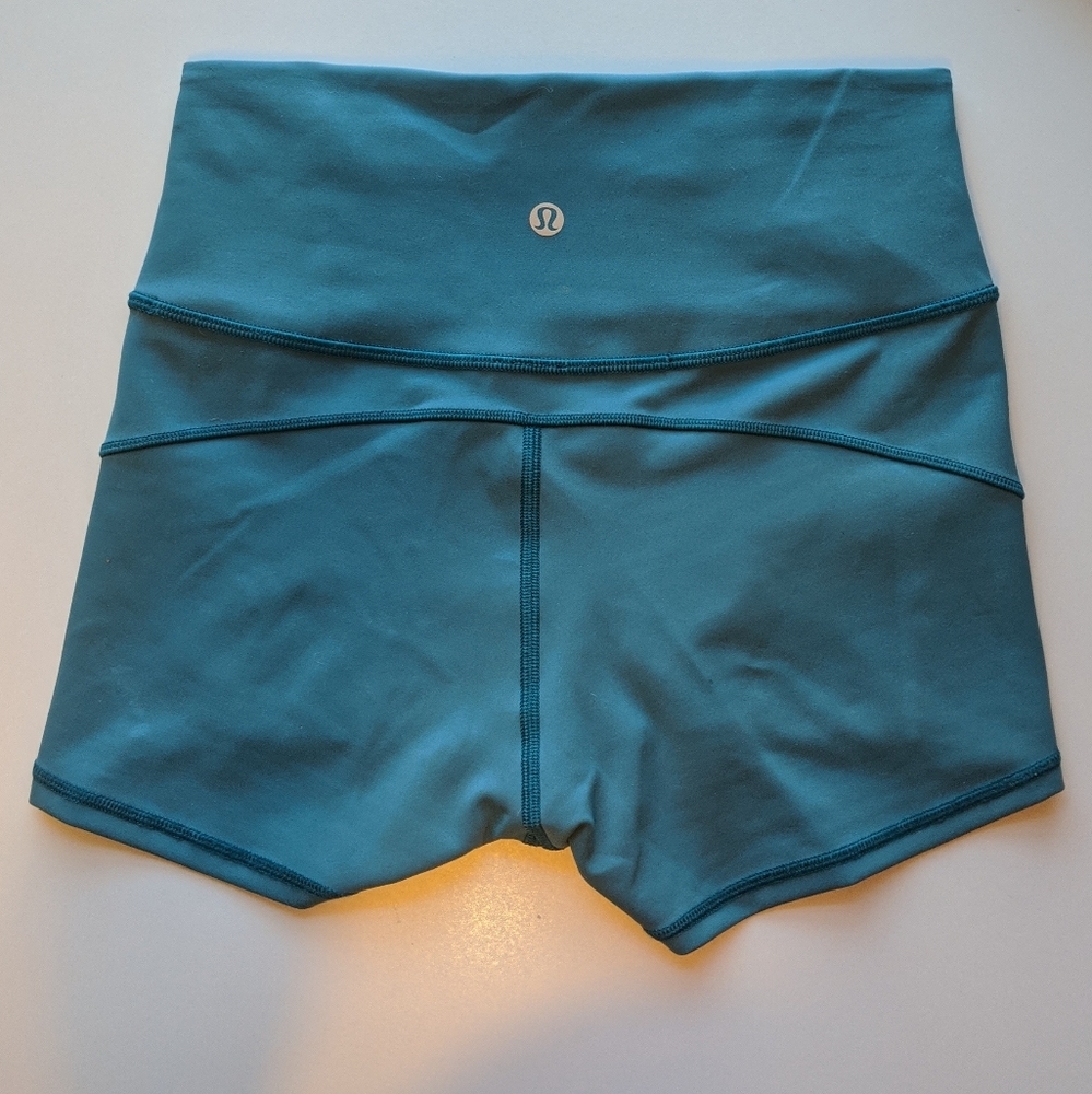 Lululemon In Movement Short EUC in Teal